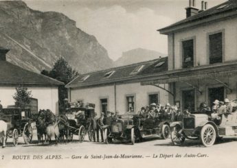 saint-jean-de-maurienne-savoie-le-depart-des-cars-cpa